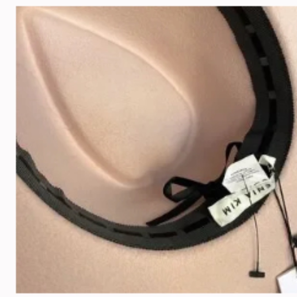 Eugenia Kim hat